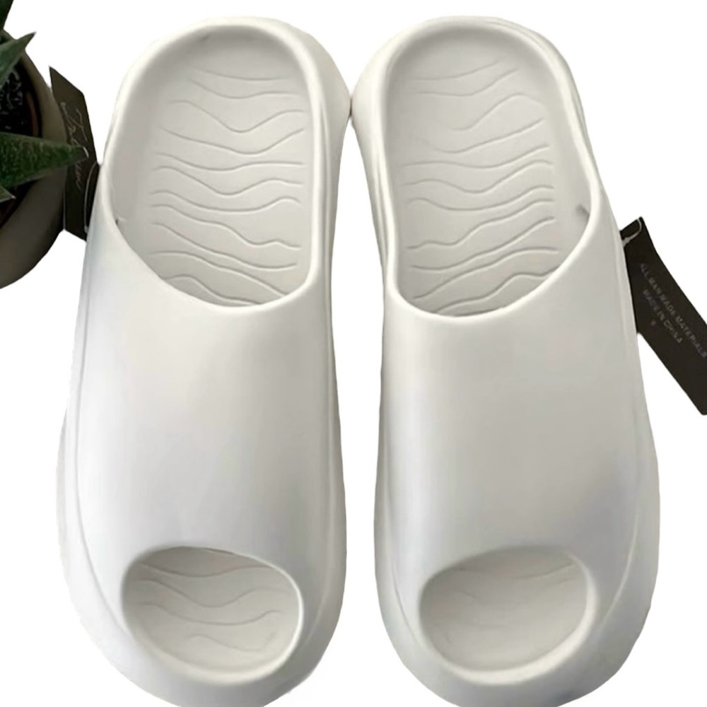 Trillium Palmer NWT White Slide Sandals Women's 8-8.5 / Men's 6.5 / EU 39 Shoes